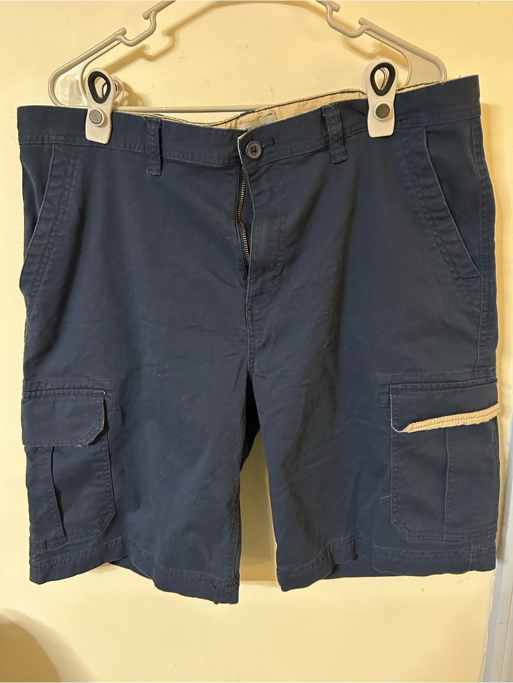 Casual Men's Navy Cargo Shorts with Utility Pockets